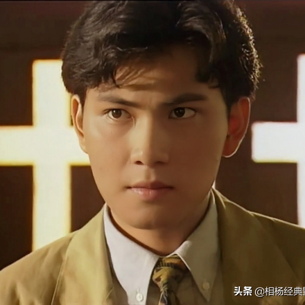 TVB史上收視第一位：人在邊緣 90年代的TVB劇《人在邊緣》在1990年12月播出時成為一時熱話，全劇平均收視42點，既是當年全年收視之冠，亦是TVB史上收視最高的劇集。這部劇中的主要演員今時今日都已成一線小生或已息影事業有成，包括黎明、劉青雲、林文龍等。